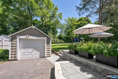 979 Salem Lane Ridgewood NJ 07450