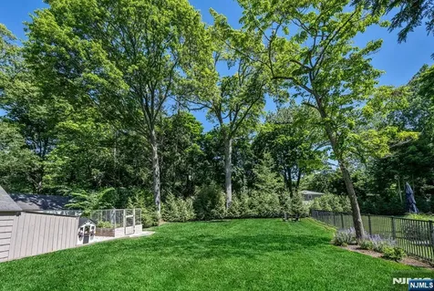 979 Salem Lane Ridgewood NJ 07450