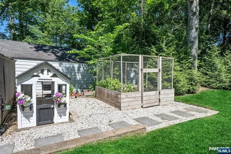 979 Salem Lane Ridgewood NJ 07450