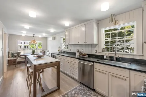 979 Salem Lane Ridgewood NJ 07450