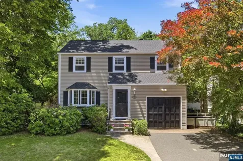 212 Grove Avenue Verona NJ 07044