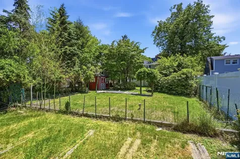 212 Grove Avenue Verona NJ 07044