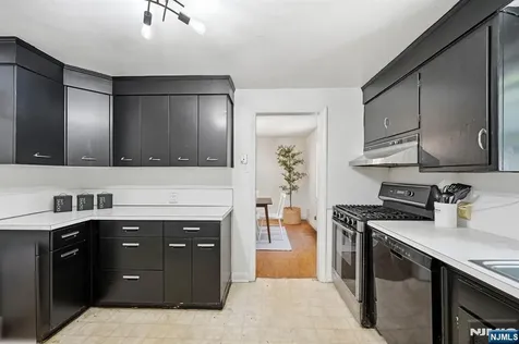 212 Grove Avenue Verona NJ 07044