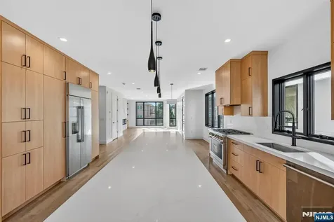 504 2nd Street Palisades Park NJ 07650