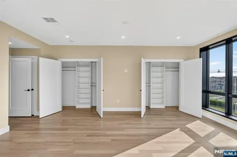 504 2nd Street Palisades Park NJ 07650