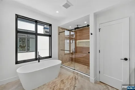 504 2nd Street Palisades Park NJ 07650