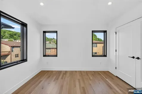 504 2nd Street Palisades Park NJ 07650