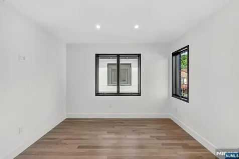 504 2nd Street Palisades Park NJ 07650