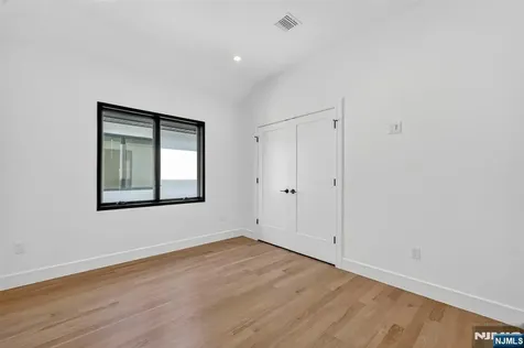 504 2nd Street Palisades Park NJ 07650
