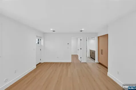 504 2nd Street Palisades Park NJ 07650