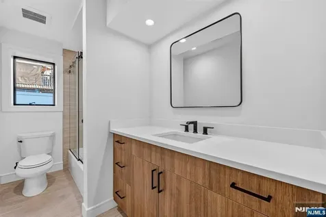 504 2nd Street Palisades Park NJ 07650