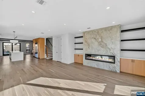 504 2nd Street Palisades Park NJ 07650