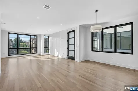 504 2nd Street Palisades Park NJ 07650