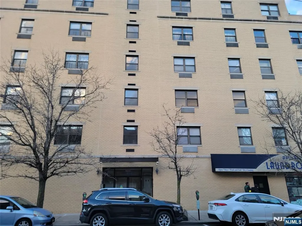 2401 Bergenline Avenue Union City NJ 07087