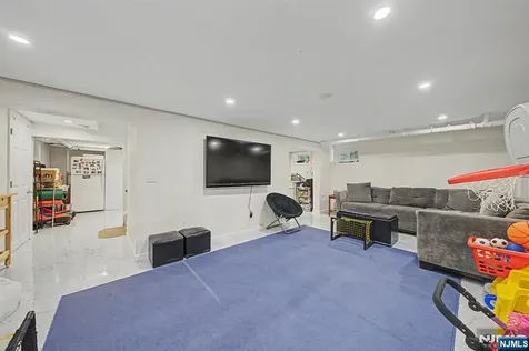 109 Windsor Road Tenafly NJ 07670