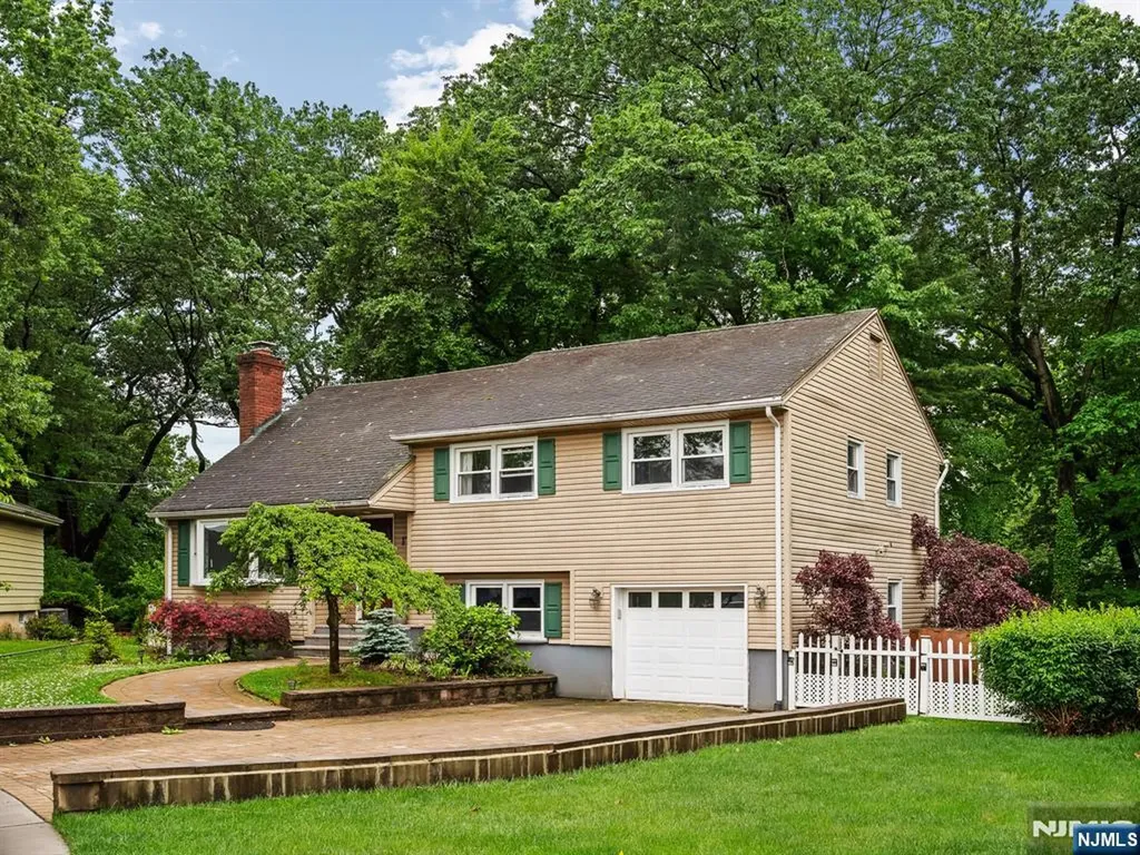 17 Ravine Court Clifton NJ 07013