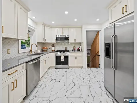 17 Ravine Court Clifton NJ 07013