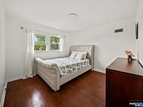 17 Ravine Court Clifton NJ 07013
