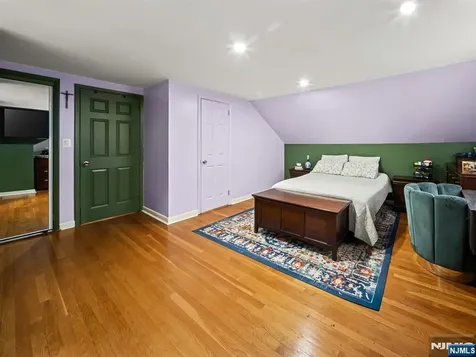 17 Ravine Court Clifton NJ 07013