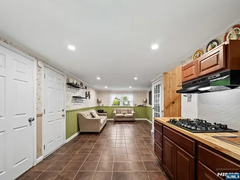 17 Ravine Court Clifton NJ 07013
