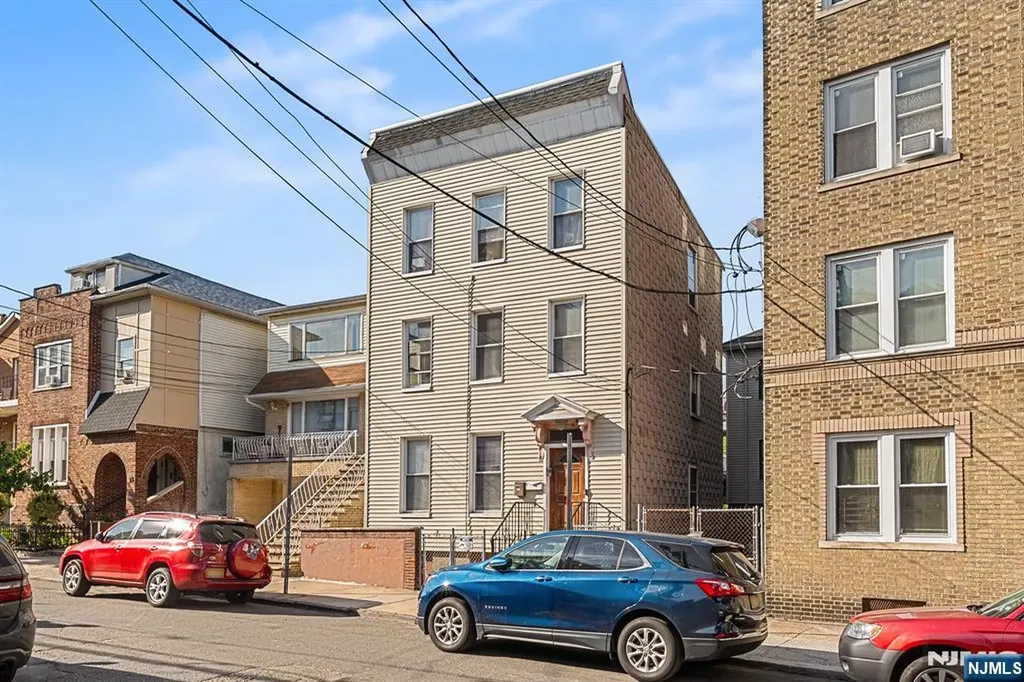 8 Manhattan Avenue Jersey City NJ 07307