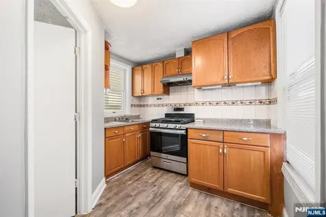 8 Manhattan Avenue Jersey City NJ 07307