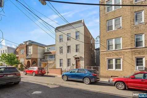 8 Manhattan Avenue Jersey City NJ 07307