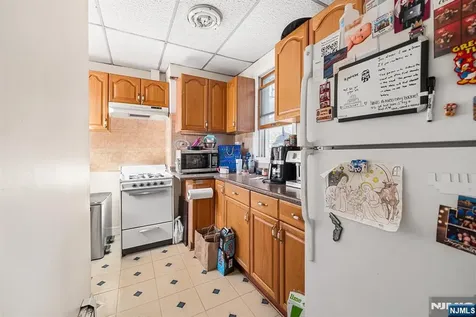 8 Manhattan Avenue Jersey City NJ 07307