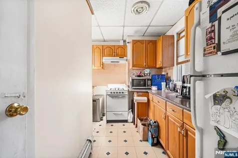 8 Manhattan Avenue Jersey City NJ 07307