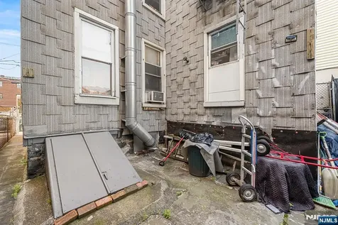 8 Manhattan Avenue Jersey City NJ 07307