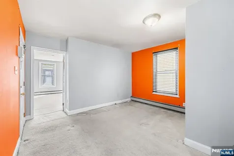 8 Manhattan Avenue Jersey City NJ 07307