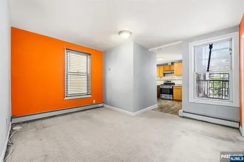 8 Manhattan Avenue Jersey City NJ 07307