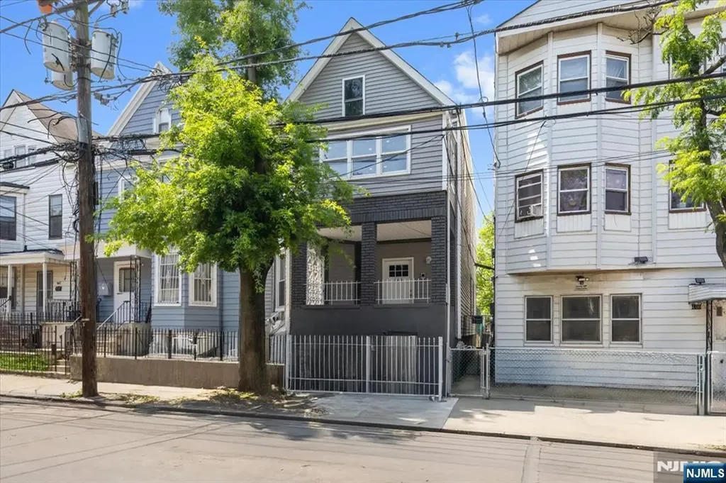 164 Parker Street Newark NJ 07104