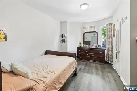 164 Parker Street Newark NJ 07104