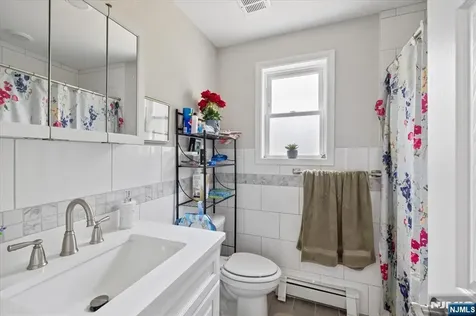164 Parker Street Newark NJ 07104