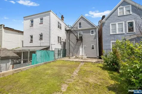 164 Parker Street Newark NJ 07104