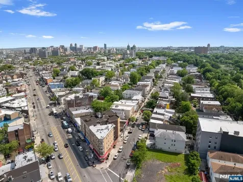 164 Parker Street Newark NJ 07104