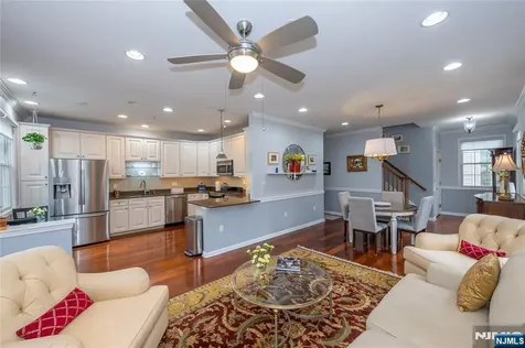 1 Ashley Court Hawthorne NJ 07506