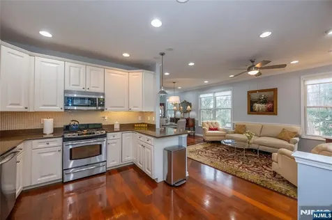 1 Ashley Court Hawthorne NJ 07506