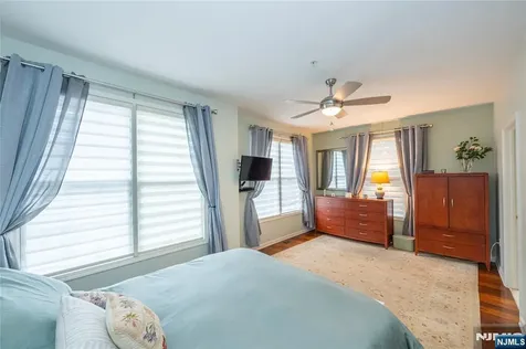 1 Ashley Court Hawthorne NJ 07506