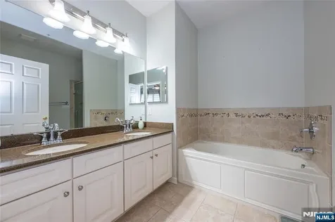 1 Ashley Court Hawthorne NJ 07506