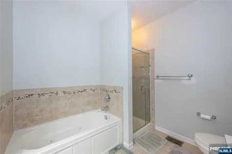 1 Ashley Court Hawthorne NJ 07506