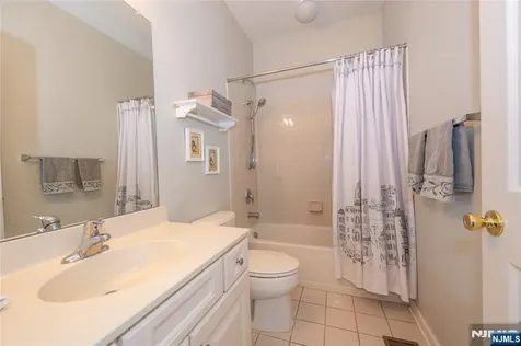1 Ashley Court Hawthorne NJ 07506