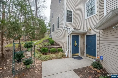 1 Ashley Court Hawthorne NJ 07506