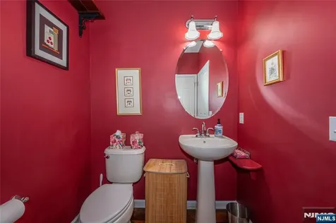 1 Ashley Court Hawthorne NJ 07506
