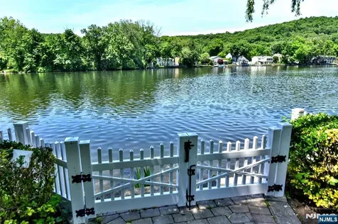 45 Lake Shore Oakland NJ 07436