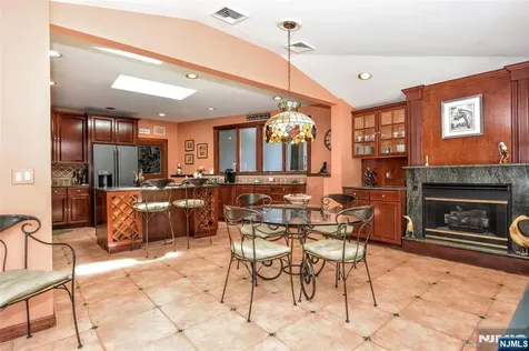 45 Lake Shore Oakland NJ 07436