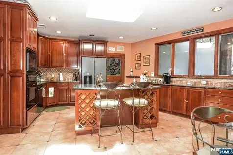 45 Lake Shore Oakland NJ 07436