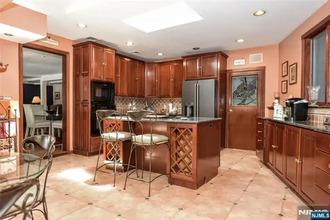 45 Lake Shore Oakland NJ 07436