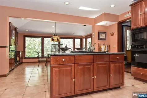 45 Lake Shore Oakland NJ 07436